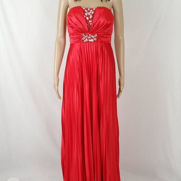 My Michelle red pleated dress - Picture 2 of 6